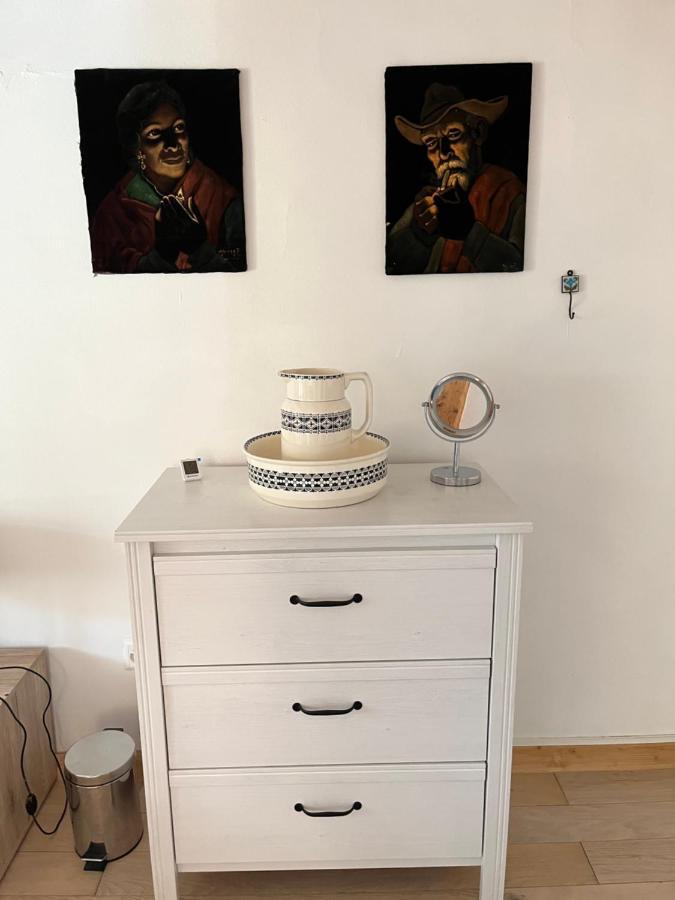 Chambre Papillon Avec Acces Terasse 拉纽维尔 外观 照片