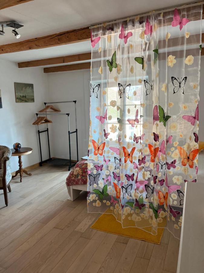 Chambre Papillon Avec Acces Terasse 拉纽维尔 外观 照片